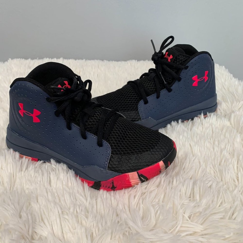 Under Armour 2019 jet basket ball sneakers size 4Y